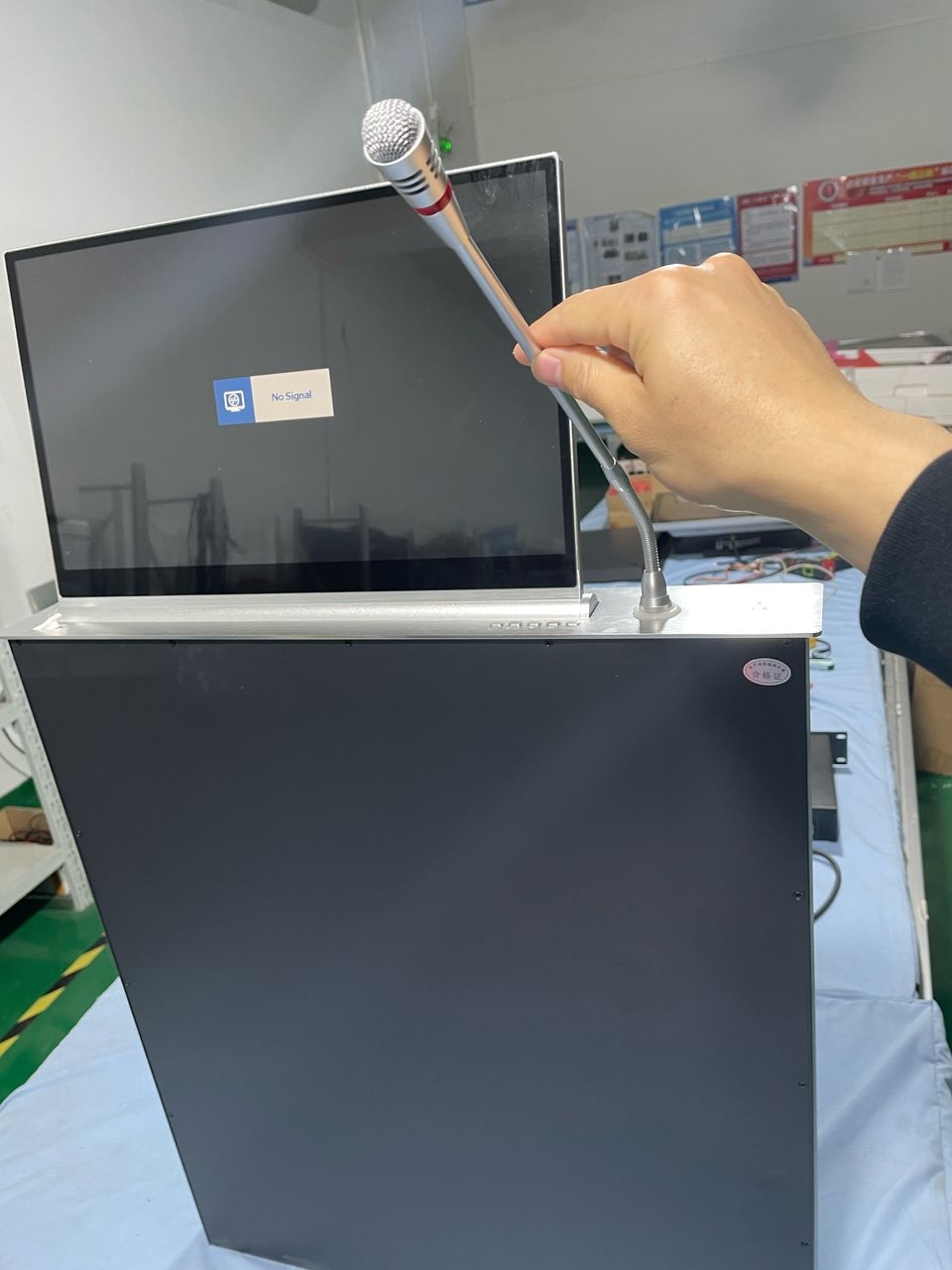 15,6/17,3/18,5/21.5/23.8 Monitor výťah pre konferenčnú miestnosť