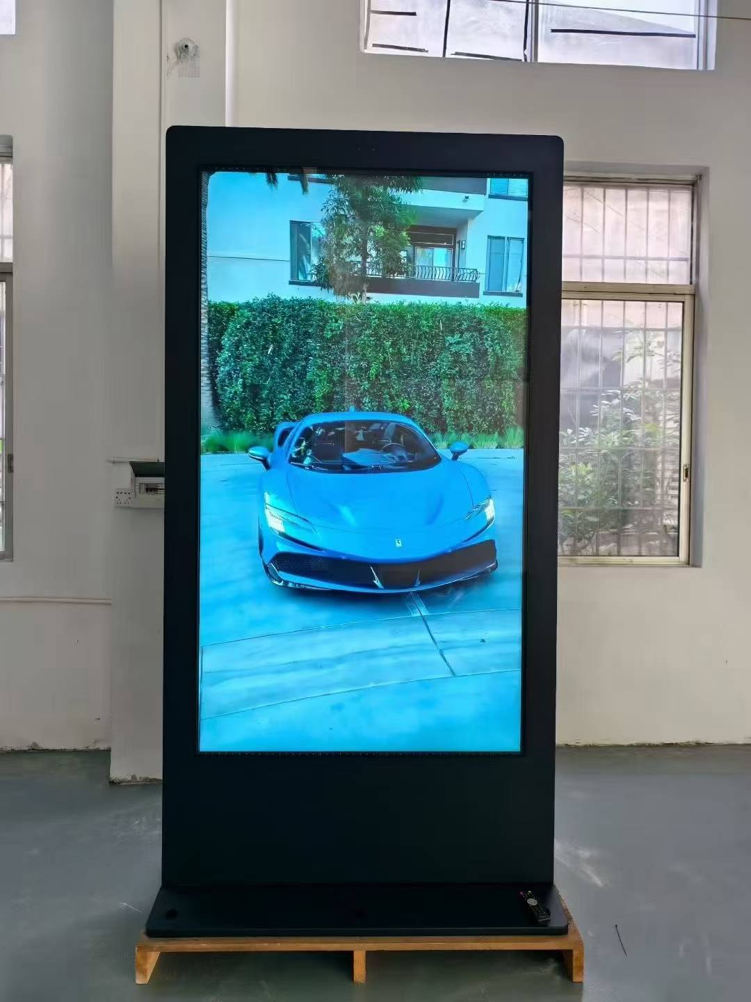 Vonkajšia 86 palcovou podlahou stojaca 2500NITS Kiosk 4K Digitálne značenie